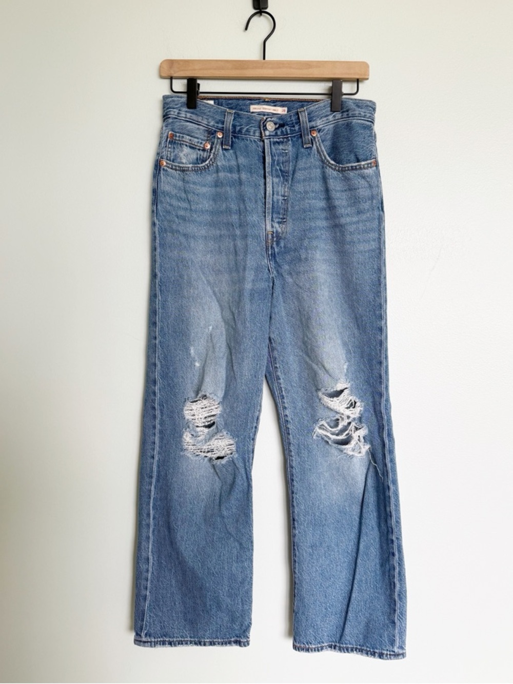 Levi’s Wedgie Regular Straight Ankle Medium Wash Distressed Jeans